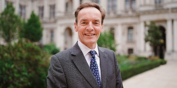 ریچارد لیندسی: افغانستانده قیزلرنی تعلیمدن محروم قیلیش مملکت کېلهجگیگه ضرر یېتکزهدی