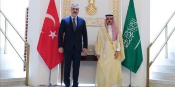 تورکیه و سعودی عربستان رسمیلری ایران بیلن امریکا و اسراییل اوروشی حقیده صحبت‌لشدی