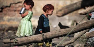 جهان آزیق-آوقت دستوری: افغانستان‌ده ۴.۷ میلیون باله و عیال تۉییب-آوقتلنمسلیک بیلن دوچ