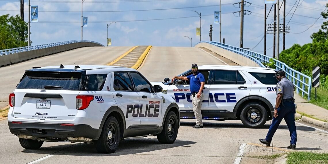 امریکاده بیر ایرکک سکّیز باله‌نی اۉققه توتیب اۉلدیردی