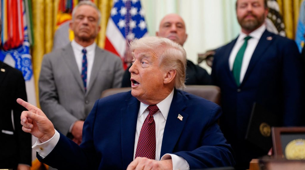 جمهور رییس ترامپ افغانستانلیک قاچقینلرنی قطردن کنگوگه کۉچیریش حقیده‌گی بحثلردن خبرسیز اېکنینی تیلگه آلدی