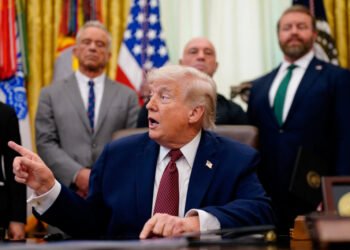 جمهور رییس ترامپ افغانستانلیک قاچقینلرنی قطردن کنگوگه کۉچیریش حقیده‌گی بحثلردن خبرسیز اېکنینی تیلگه آلدی