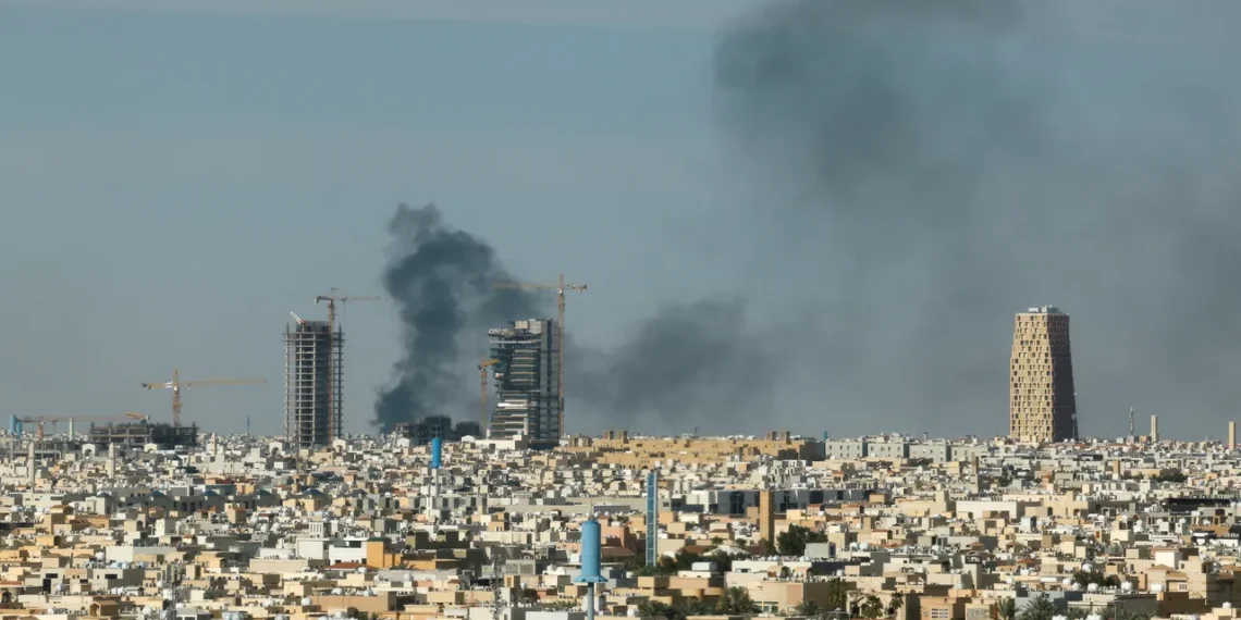 سعودی عربستان بو مملکتگه قرشی آتیلگن یېتّی راکت‌نی اوریب توشیرگنیدن خبر بېردی