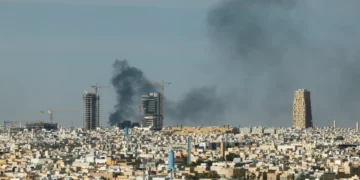 سعودی عربستان بو مملکتگه قرشی آتیلگن یېتّی راکتنی اوریب توشیرگنیدن خبر بېردی