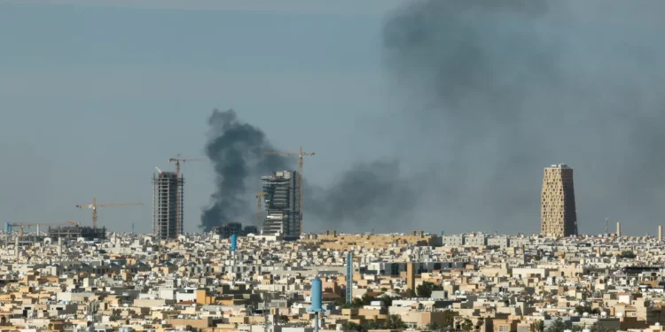 سعودی عربستان بو مملکتگه قرشی آتیلگن یېتّی راکتنی اوریب توشیرگنیدن خبر بېردی