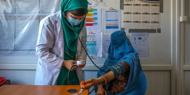 یونیسف افغانستان کېله‌سی ییللر عیال اۉقیتووچی و شفاکار یېتیشماوچیلیگی بیلن دوچ کېلیشیدن آگاه‌لنتیردی