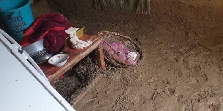 سمنگان ولایتیده سوو تاشقینی عاقبتیده بیر عیال و ایکّی بالهسی جان بېرگن