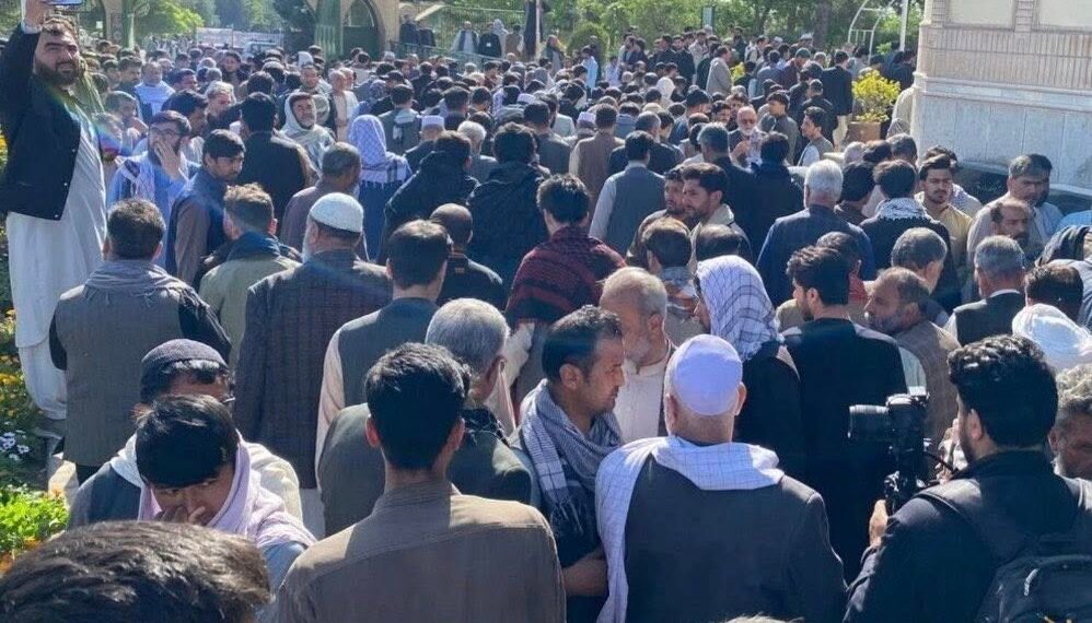 هراتده آدملر عاموی اۉلدیریلیشی؛ هرات‌نینگ یوزلب یشاوچیسی ناراضیلیک نمایش اۉتکزماقده