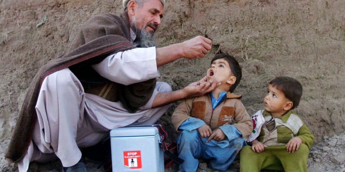 افغانستان بویلب پولیوگه قرشی اېملش کمپاینی اۉتکزیله‌دی