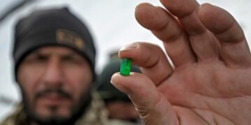 طالبلر پنجشیر زمرد کانلرینی قزیب آلیش رخصتنامهسینی ارزانلشتیردی