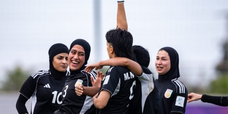 خلق‌ارا فوتبال فدراسیونی افغانستان‌نینگ عیاللر فوتبال جماعه‌سی بیله‌شوولرگه اشتراکی اوچون یۉل آچدی