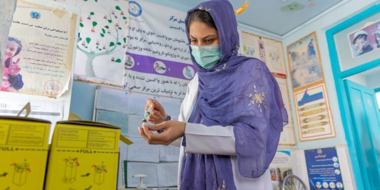 یونیسف افغانستانده ۲۰ میلیوندن آرتیق کیشیگه ساغلیق خذمتلری ترقهتیلگنیدن خبر بېردی