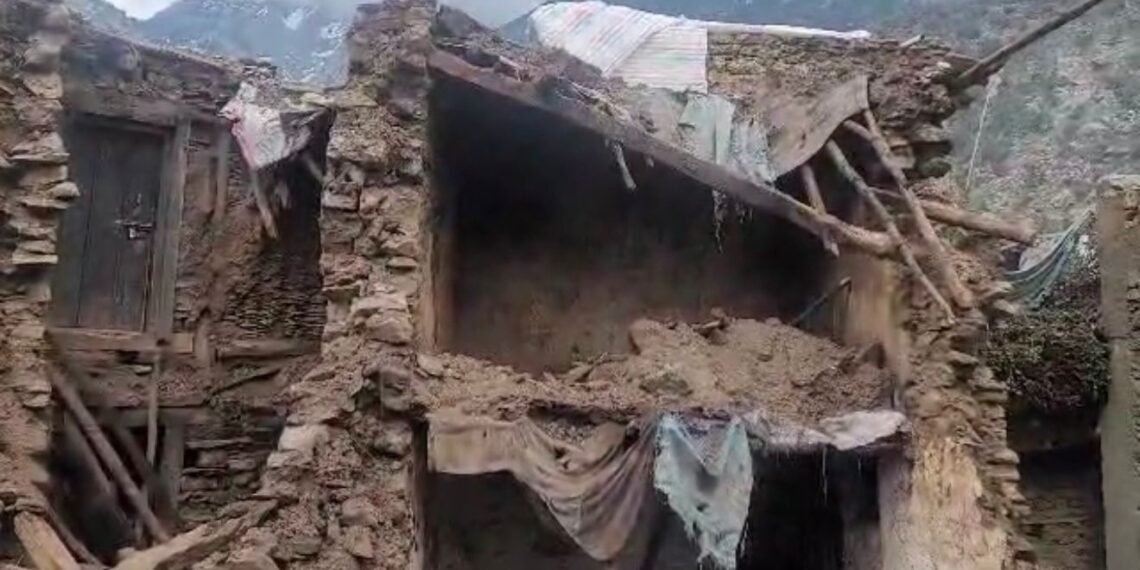 ساغلیقنی سقلش تشکیلاتی: بیر آی‌ ایچیده افغانستانده یوزلب آدم طبیعی حادثه‌لر عاقبتیده اۉلیب و یره‌لنگن