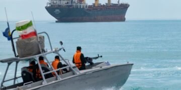 ستنکام: هرمز بۉغازینی محاصره قیلیش بوگون باشلنه‌دی