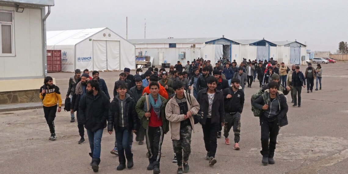 افغانستانگه مهاجرلر قیتیشی؛ طالبان ینه یوزلب عایله مملکتگه قیتریلگنیدن خبر بېردی