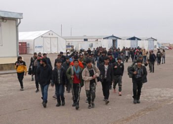 افغانستانگه مهاجرلر قیتیشی؛ طالبان ینه یوزلب عایله مملکتگه قیتریلگنیدن خبر بېردی