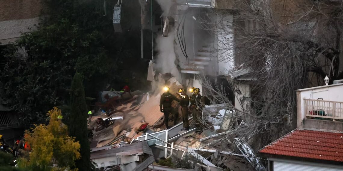 ایران‌ده اسراییل و امریکا هجوملری نتیجه‌سیده اۉنلب کیشی جان بېردی