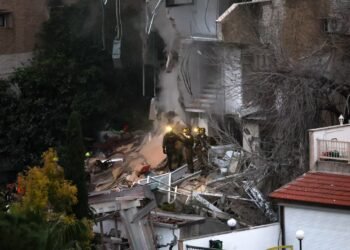 ایران‌ده اسراییل و امریکا هجوملری نتیجه‌سیده اۉنلب کیشی جان بېردی