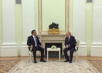 قیرغیزستان و روسیه دولت رهبرلری اوچره‌شیب ایکّی تامانلمه مناسبتلر حقیده صحبت‌لشدی