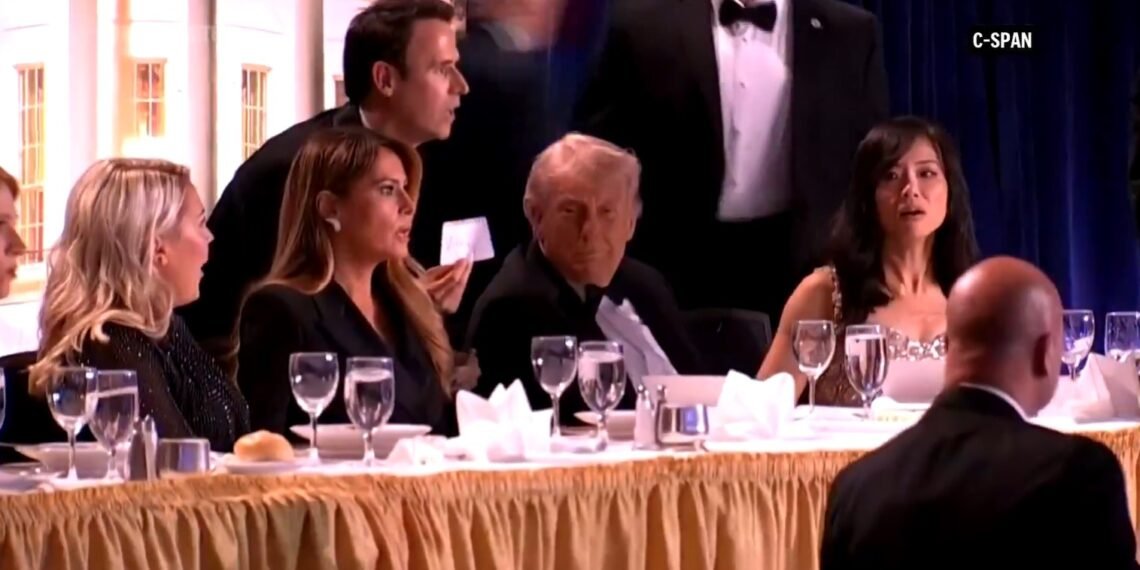 ترامپ‌نینگ ضیافتیده اۉق آتیلیشی؛ ترامپ ضرر کۉرمه‌گن و هجومچی حبسگه آلیندی