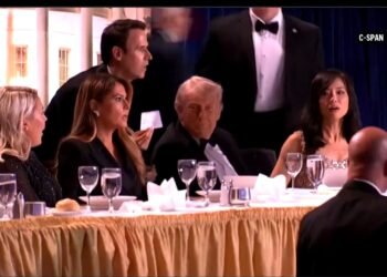 ترامپ‌نینگ ضیافتیده اۉق آتیلیشی؛ ترامپ ضرر کۉرمه‌گن و هجومچی حبسگه آلیندی