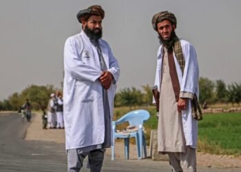 طالبان جوزجان‌ده ایکّی عیال قۉشیمچه ۲۷ کیشی‌نی عامه حضوریده دُره اوردی