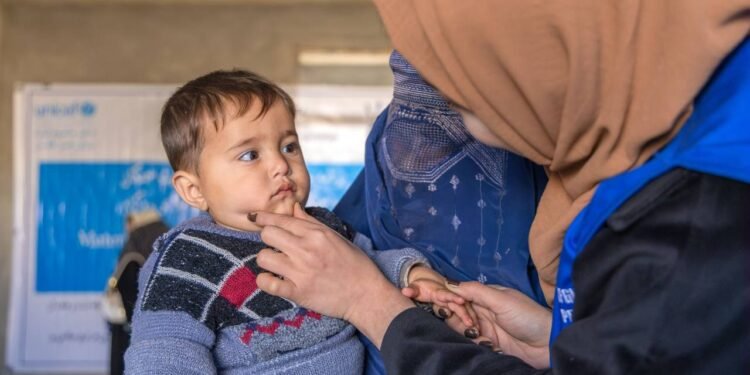 بیرلشگن ملتلر تشکیلاتی افغانستانده ۲۵ مینگ‌دن آرتیق عایله‌گه نقد پول یاردم بېرگنیدن خبر بېردی