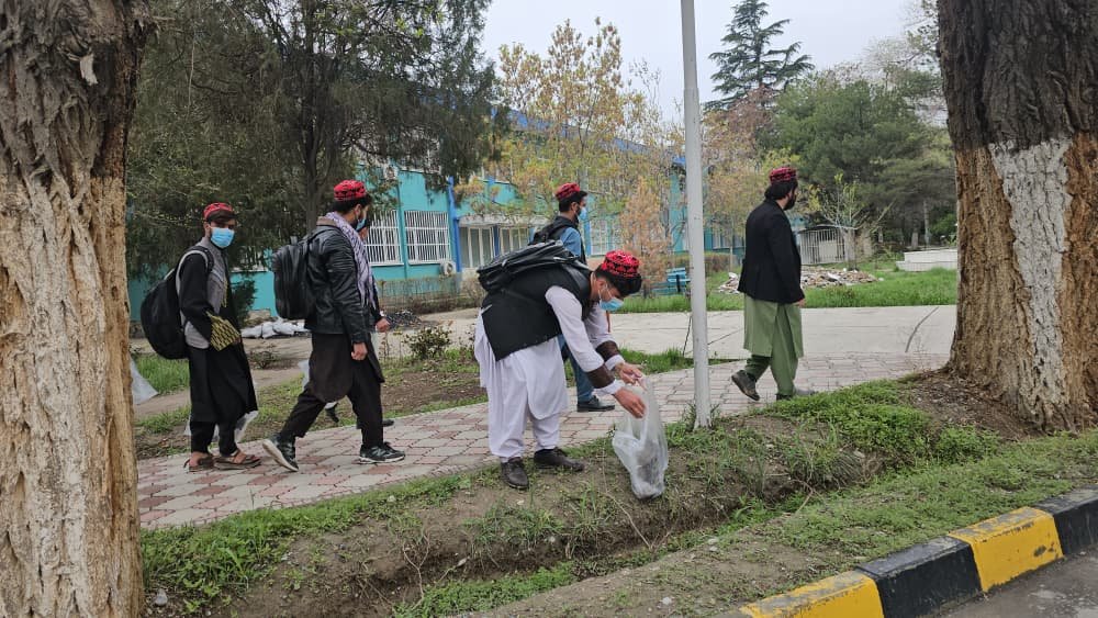 اۉزبېک کلاه‌سینی کییش‌دن عالی تحصیلات وزیری‌دن شپات(سیلی) یېیشگچه!