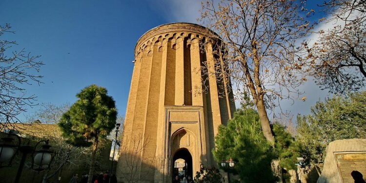 طغرل مناره‌سی سلجوقیلر دوری نینگ اېسده‌لیگی