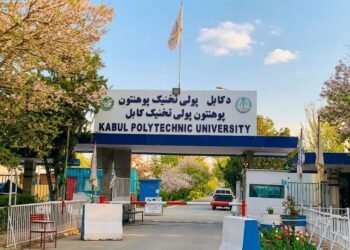 کابل‌ده پولی تخنیک بیلیم یورتیده بیر طلبه‌نینگ ادعا قیلیشیچه بو یېرده قیزیل تاقّی منع قیلینگن