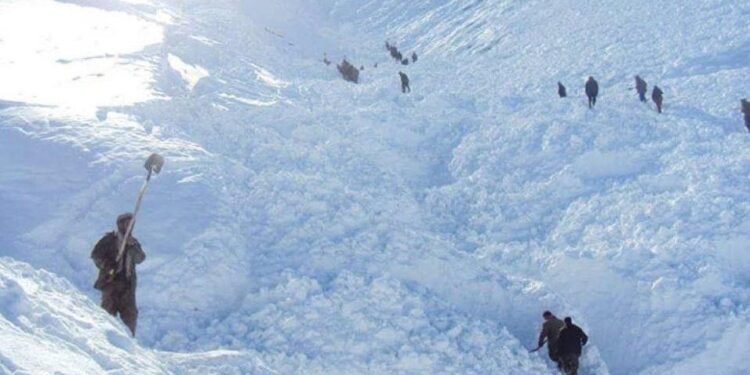 بدخشان‌نینگ راغستان یۉلیده قار کۉچیشی عاقبتیده تۉرت کیشی جان‌بېرگن