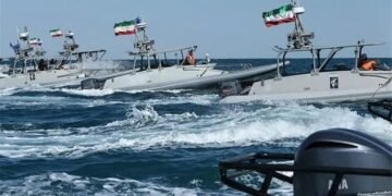 ایران حربی رسمی‌لری: امریکا هرمز بوغازی قملیگه دوام اېتدیرگن حالده حربی هجوم آستیگه آلینه‌دی