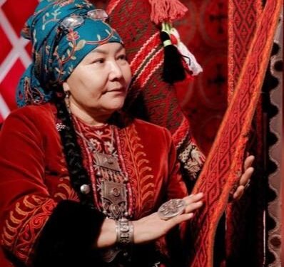 قزاق بېزه‌کلری، کۉچمنچی حیات و طبیعتی حقیده نیمه‌نی انگله‌ته‌دی؟