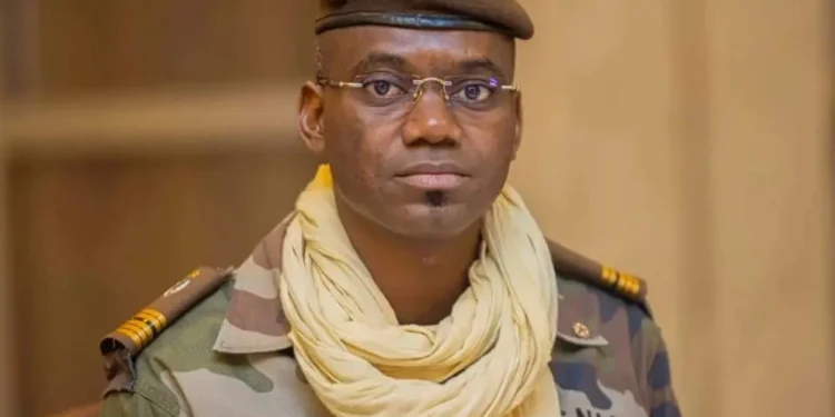 مالی مملکتیده ناتینچلیکلر؛ بو مملکت مدافعه وزیری اۉلدیریلدی