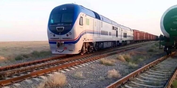 طالبلر فواید عامه وزیرلیگی افغانستان تېمیر یۉللری آرقه‌لی یوک‌ تشیش سیزیلرلی درجه‌ده آشگن