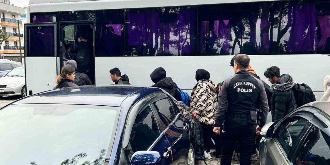 تورکیه‌ده جاری میلادی ییل ایچیده ۹ مینگ افغانستانلیک مهاجر اوشلنگن