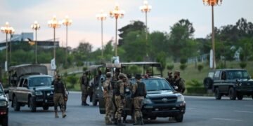 اسلام آبادده‌گی بیر هفته‌لیک ترانسپورت چېکلاولر بېکار قیلیندی