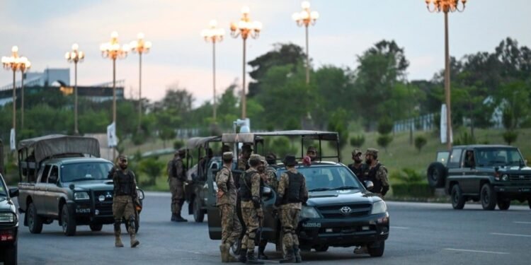 اسلام آبادده‌گی بیر هفته‌لیک ترانسپورت چېکلاولر بېکار قیلیندی