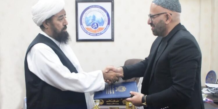 طالبلر قند‌هارده فلورایت کانینی قزیب آلیش بۉییچه‌ شرطنامه‌نی خصوصي شرکت بیلن امضاله‌دی