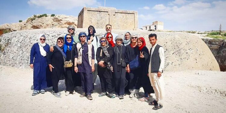 طالبان اۉتگن ییلی ۲۸ مینگ‌دن آرتیق چېت‌اېللیک افغانستان‌گه کیریب-چیققنی رویخط‌گه آلینگنیدن خبر بېردی