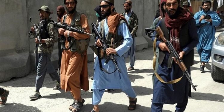 هلمند ولایتیده طالبان و قوراللی اۉغریلر اۉرته‌سیده تۉقنه‌شوو یوز بېریب اوچ کیشی جان بېرگن