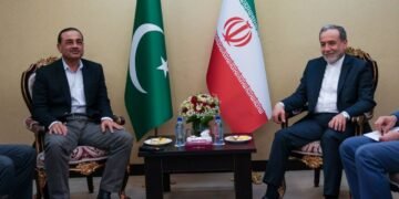 پاکستان اوردوسی‌نینگ باشلیغی تهران‌گه سفر قیلیب عباس عراقچی بیلن اوچره‌شدی