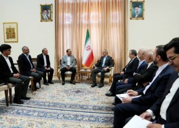 پاکستان اوردوسی‌ باشلیغی ایران یوقاری مرتبه‌لی رسمیلری بیلن اوچره‌شدی