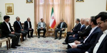 پاکستان اوردوسی‌ باشلیغی ایران یوقاری مرتبه‌لی رسمیلری بیلن اوچره‌شدی