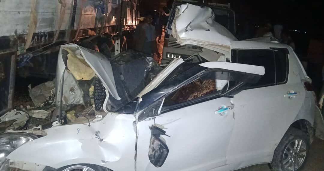 اندخوی‌ده ترافیک حادثه‌سی؛ ایکّی موتر تۉقنه‌شووی نتیجه‌سیده اوچ کیشی جان بېردی