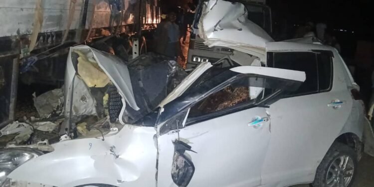 اندخوی‌ده ترافیک حادثه‌سی؛ ایکّی موتر تۉقنه‌شووی نتیجه‌سیده اوچ کیشی جان بېردی