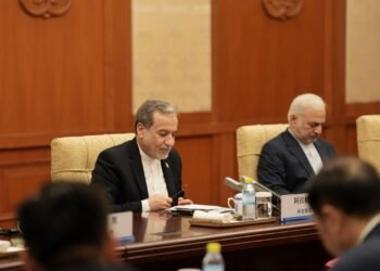 ایران و چین تشقی ایشلر وزیرلری پکن‌ده اوچره‌شیب ملاقات قیلگن
