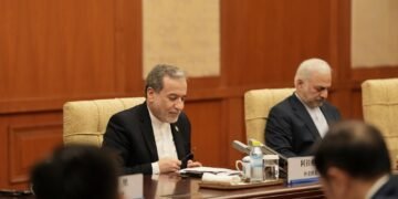 ایران و چین تشقی ایشلر وزیرلری پکن‌ده اوچره‌شیب ملاقات قیلگن