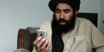 طالبان باسیملری کۉپه‌ییشی؛ تچ تلیفونلردن فایده‌لنگن ایش‌دن بوشه‌تیلیب محکمه‌گه تارتیله‌دی