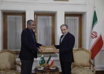 پاکستان ایچکی ایشلر وزیری ایران رهبریگه آلیب بارگن مکتوبینی عباس عراقچی‌گه تاپشیردی